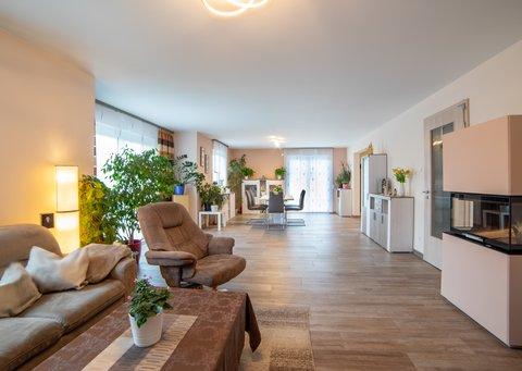 Wohn- und Esszimmer mit Kamin Wohn- und Esszimmer mit Kamin