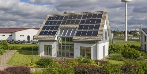 HELMA Musterhaus Leipzig im Musterhauspark Lehrte mit Solaranlage HELMA Musterhaus Leipzig im Musterhauspark Lehrte mit Solaranlage