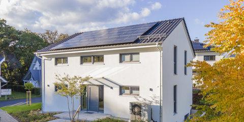 HELMA Einfamilienhaus Treviso mit Solaranlage HELMA Einfamilienhaus Treviso mit Solaranlage