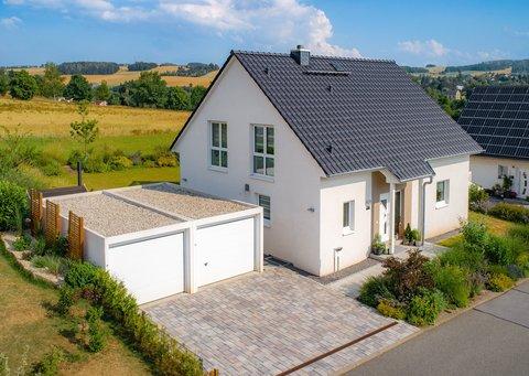 Eingangsansicht vom HELMA-Referenzhaus in Klaffenbach Eingangsansicht vom HELMA-Referenzhaus in Klaffenbach