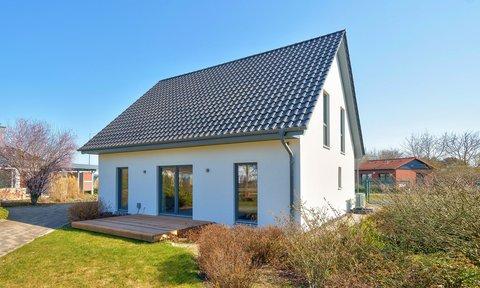 HELMA Einfamilienhaus Mailand im Musterhauspark Lehrte Terrassenansicht HELMA Einfamilienhaus Mailand im Musterhauspark Lehrte Terrassenansicht